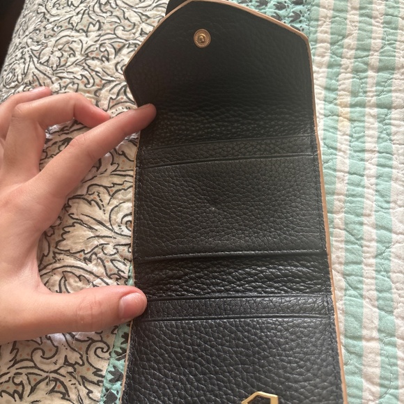 A wallet - Picture 2 of 2